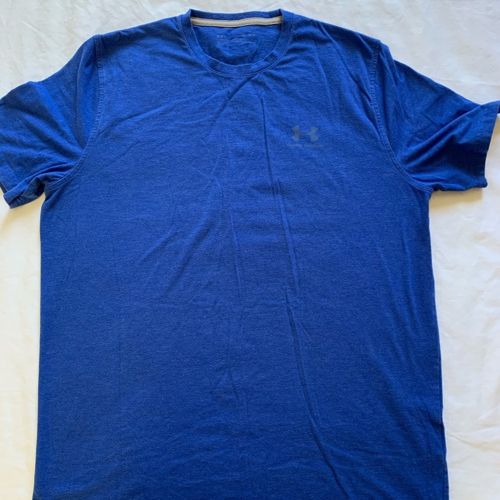 Men’s UA shirt sz L